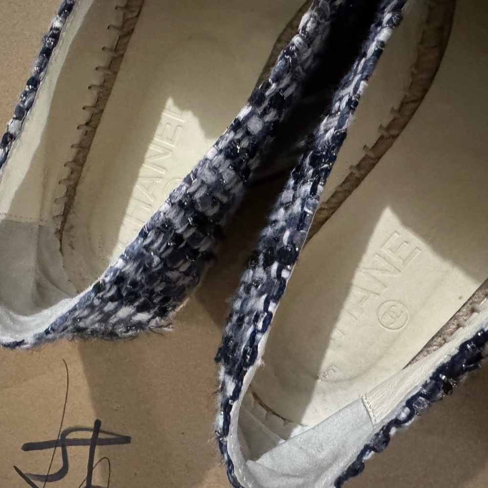 CHANEL tweed and Silver Espadrilles with Iconic CC Logo - Picture 6 of 7